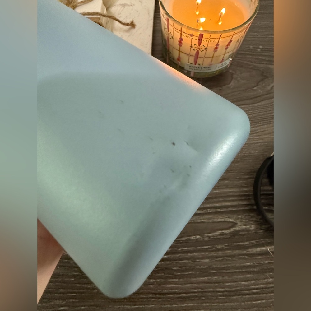 Hydro Flask Sky Blue Bottle with Black Lid - Picture 5 of 9